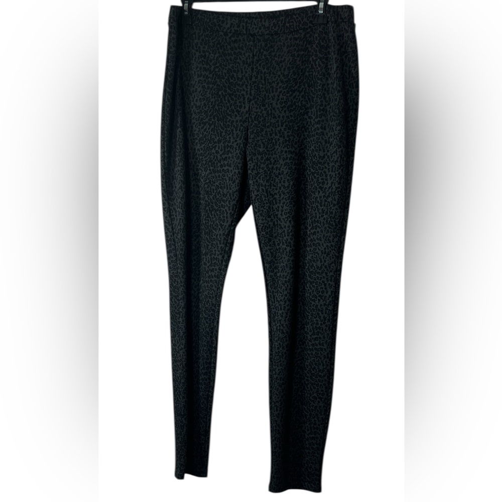 Black/ Grayish Animal Print Pants by Premise Studio Size Large